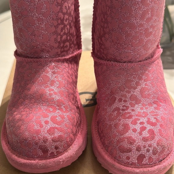 Pink leopard uggs - Picture 2 of 9